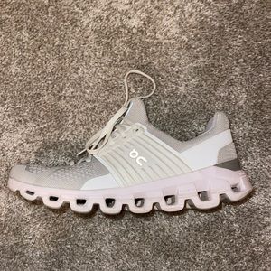 On Cloud “Cloudswift” running shoe